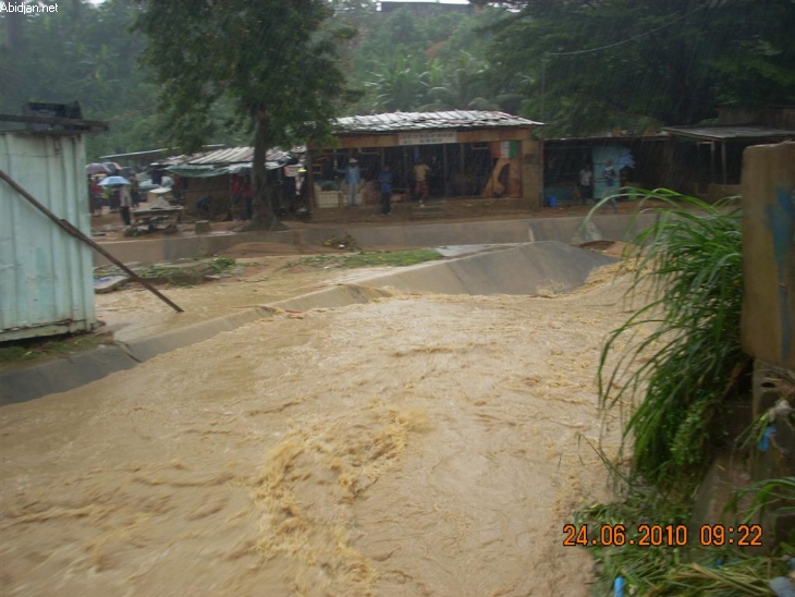 Abidjan sous les eaux hier